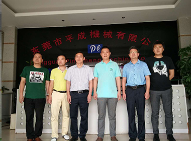 湖北襄陽(yáng)協(xié)會(huì)參觀(guān)公司 湖北襄陽(yáng)協(xié)會(huì)參觀(guān)公司